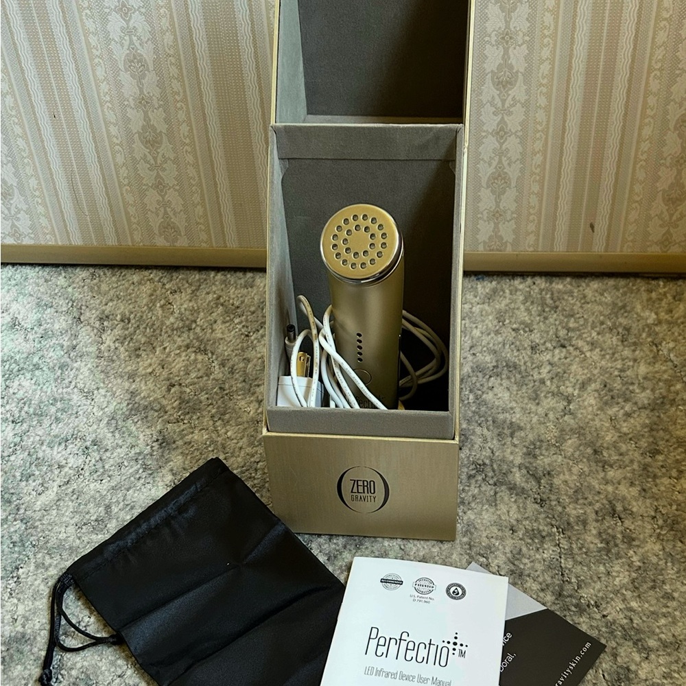 Perfection Gold Skincare Tool - Picture 2 of 6